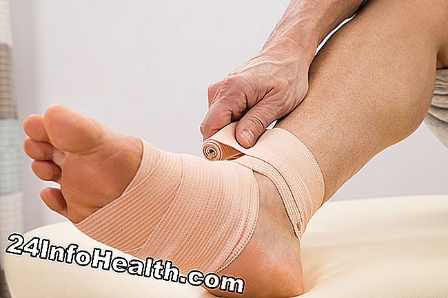 Es zeigt eine Person mit einer Stressfraktur des Fußes (Marschfraktur), die Schmerzen in einem Fuß hat.